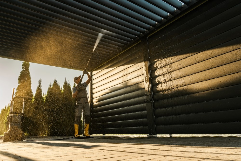 Descubre como limpiar tu pergola bioclimatica