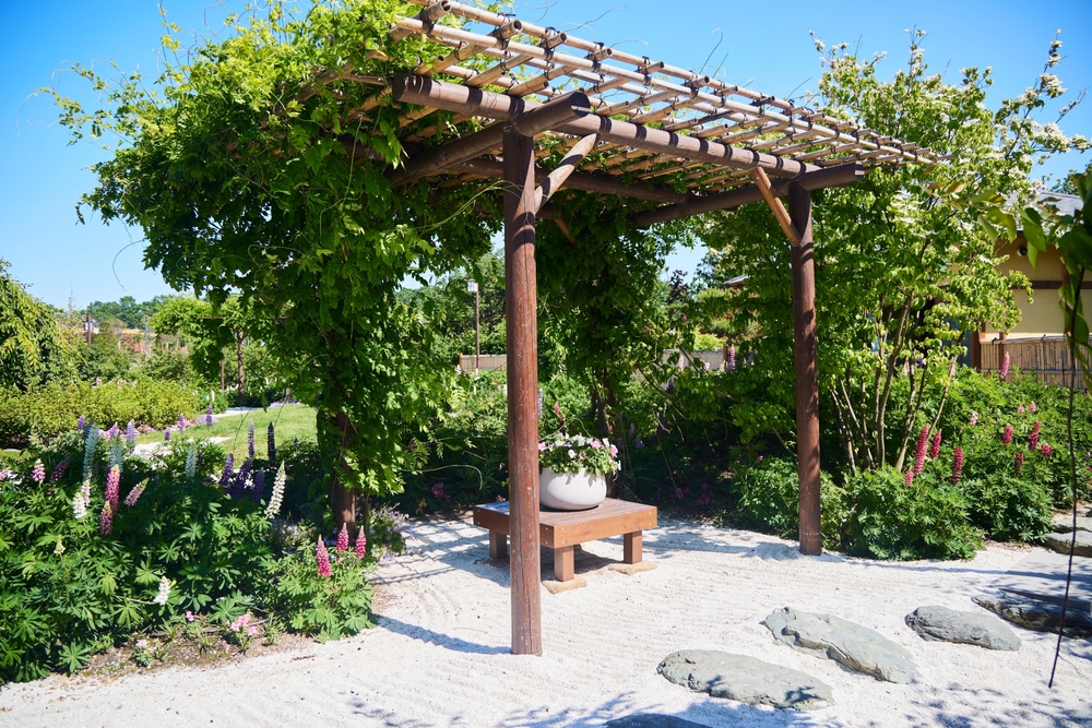 que es mejor pergola de madera o aluminio