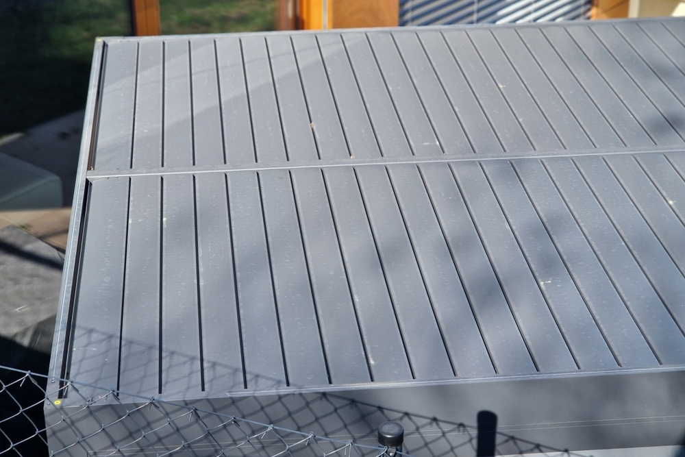 cual es la diferencia entre una pergola orientable y una retractil
