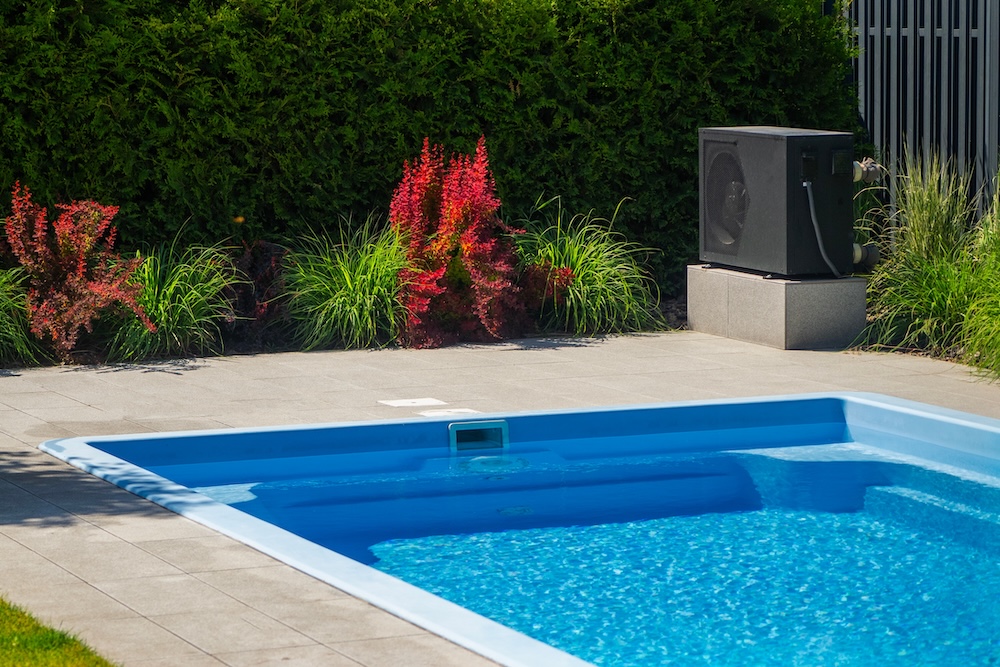 como decorar el borde de una piscina