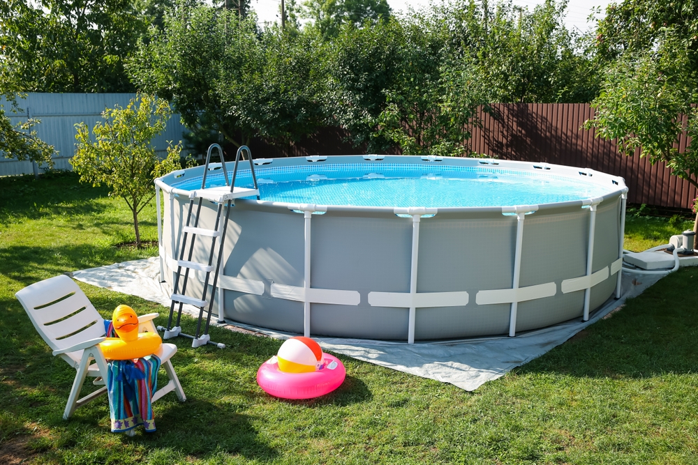 ideas jardín con piscina desmontable
