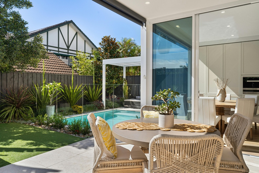 Te explicamos como decorar tu jardin adosado