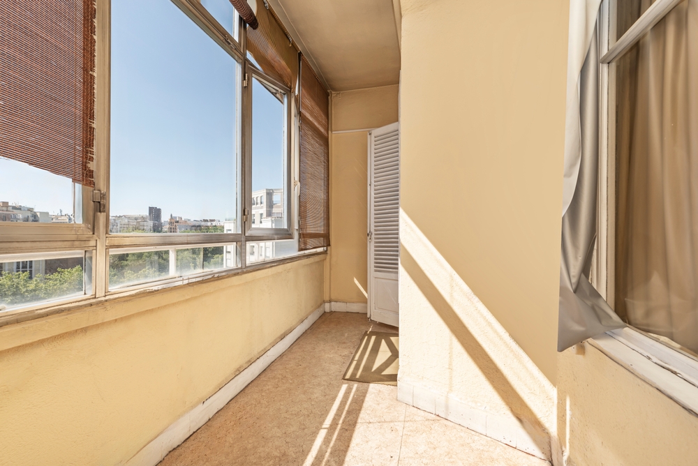 ¿Cómo puedes cerrar la terraza de un ático sin obra?