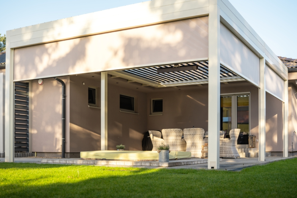 ¿Elegir entre una pérgola independiente o adosada?